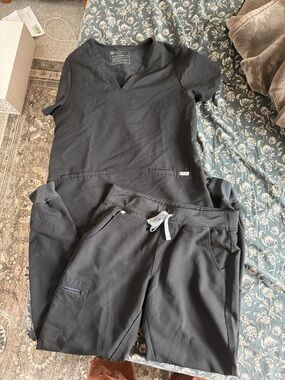 FIGS Black V-Neck Scrub Top with Drawstring Black Pants